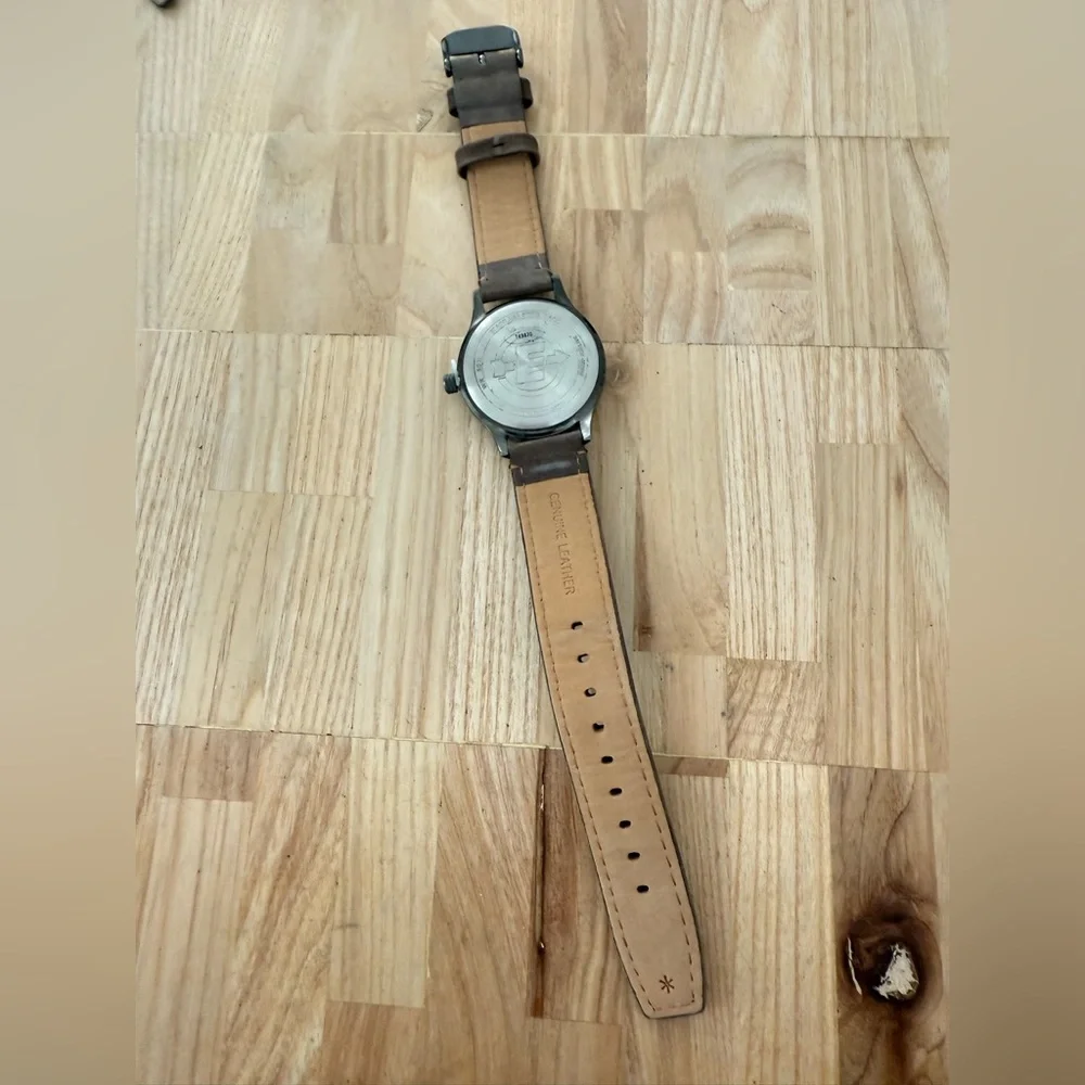 Timex expedition men’s brown leather casual field watch NEW BATTERY